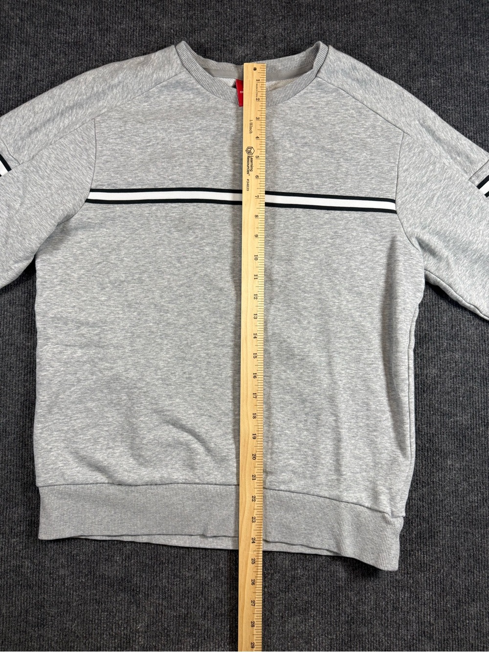New Balance Grey Crewneck Sweatshirt Size Medium - Picture 7 of 7
